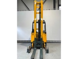 Minituur van Jungheinrich ETV 320 Reach truck, side-shift, hydraulisch verstelbare lepels, free-lift