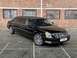 Minituur van Cadillac Six Door Limousine Superior 6-Deurs Rouwauto 2010
