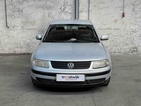 Miniaturansicht von Volkswagen Passat 1.9 TDI Trendline 90PS 2000, 06-FD-FF