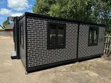 Minituur van 2025 Rhino Houses 36,5 m2 met Glazen wand, 2 slaapkamers, badkamer en keuken Mobiele woonunit / Tiny house