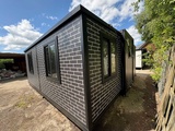Minituur van 2025 Rhino Houses 36,5 m2 met Glazen wand, 2 slaapkamers, badkamer en keuken Mobiele woonunit / Tiny house
