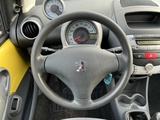 Minituur van 2005 - Peugeot - 107 - 1.0-12V XR - Personenauto