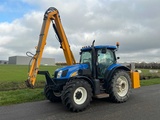 Minituur van 2011 New Holland T6070 Vierwielaangedreven landbouwtractor met Hemos maaiarm