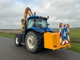 Minituur van 2011 New Holland T6070 Vierwielaangedreven landbouwtractor met Hemos maaiarm