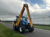 Minituur van 2011 New Holland T6070 Vierwielaangedreven landbouwtractor met Hemos maaiarm