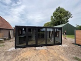 Minituur van 2025 Rhino Houses 36,5 m2 met Glazen wand, 2 slaapkamers, badkamer en keuken Mobiele woonunit / Tiny house