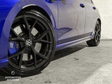 Minituur van Volkswagen Golf VIII R 4Motion 20th Annniversary -AKRAPOVIC- 2.0 TSI 333pk 2023 LIMITED (Golf 8), NL-KENTEKEN