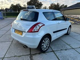 Minituur van 2011 Suzuki Swift Personenauto