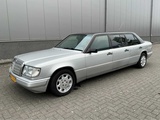 Minituur van 1995 Mercedes-Benz E200D Limousine