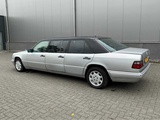 Minituur van 1995 Mercedes-Benz E200D Limousine
