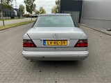 Minituur van 1995 Mercedes-Benz E200D Limousine