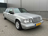 Minituur van 1995 Mercedes-Benz E200D Limousine
