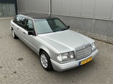Minituur van 1995 Mercedes-Benz E200D Limousine