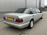 Minituur van 1995 Mercedes-Benz E200D Limousine