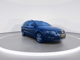 Minituur van Volkswagen Passat Variant 3.2 V6 Highline 4Motion 2007 | 93-XB-KR