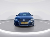 Minituur van Volkswagen Passat Variant 3.2 V6 Highline 4Motion 2007 | 93-XB-KR