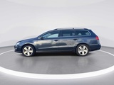Minituur van Volkswagen Passat Variant 3.2 V6 Highline 4Motion 2007 | 93-XB-KR
