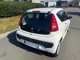 Miniaturansicht von PEUGEOT - 2009 - 107 - PKW