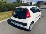 Miniaturansicht von PEUGEOT - 2009 - 107 - PKW