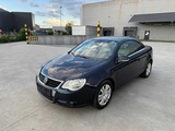 Miniaturansicht von VOLKSWAGEN - 2006 - EOS - CABRIO - Auto