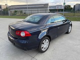 Miniaturansicht von VOLKSWAGEN - 2006 - EOS - CABRIO - Auto