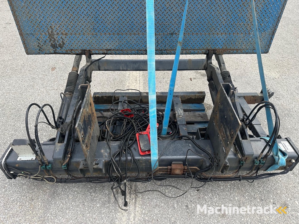 PALFINGER LIFT 2000KG