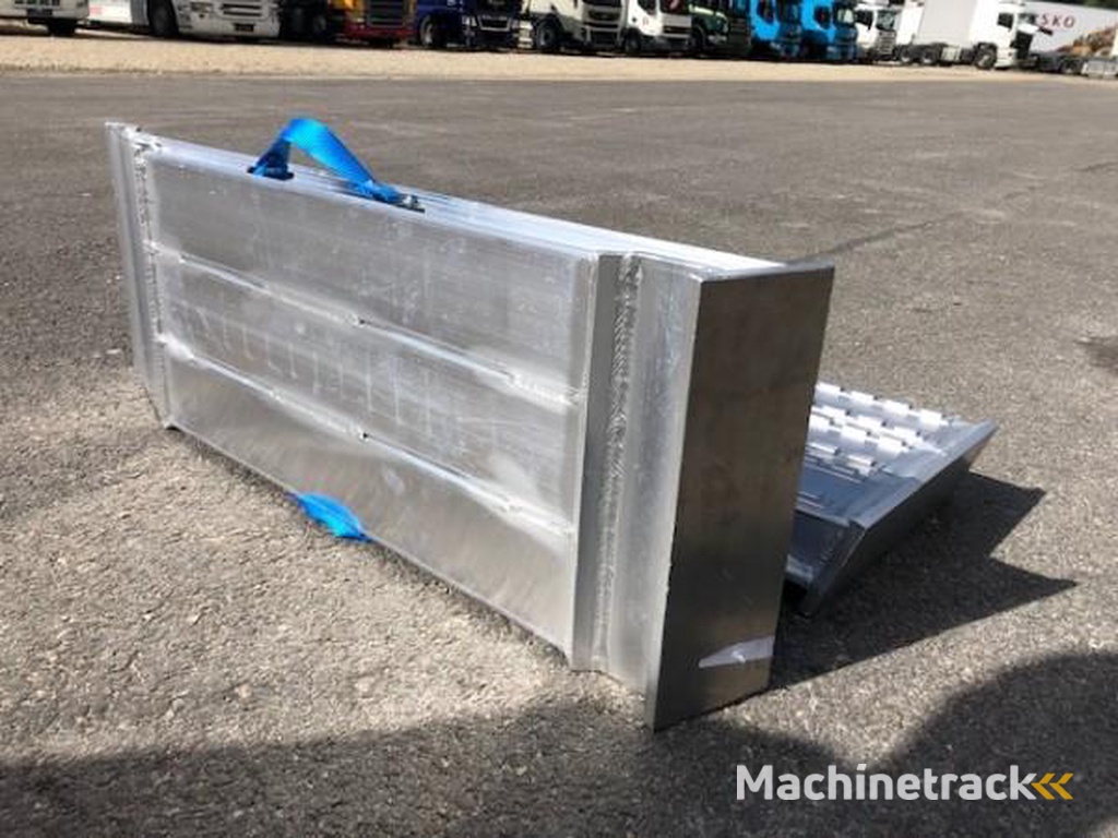 Schmitz Goosneck ramps 2 pcs 16000 kg.