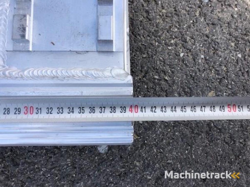 Schmitz Goosneck ramps 2 pcs 16000 kg.