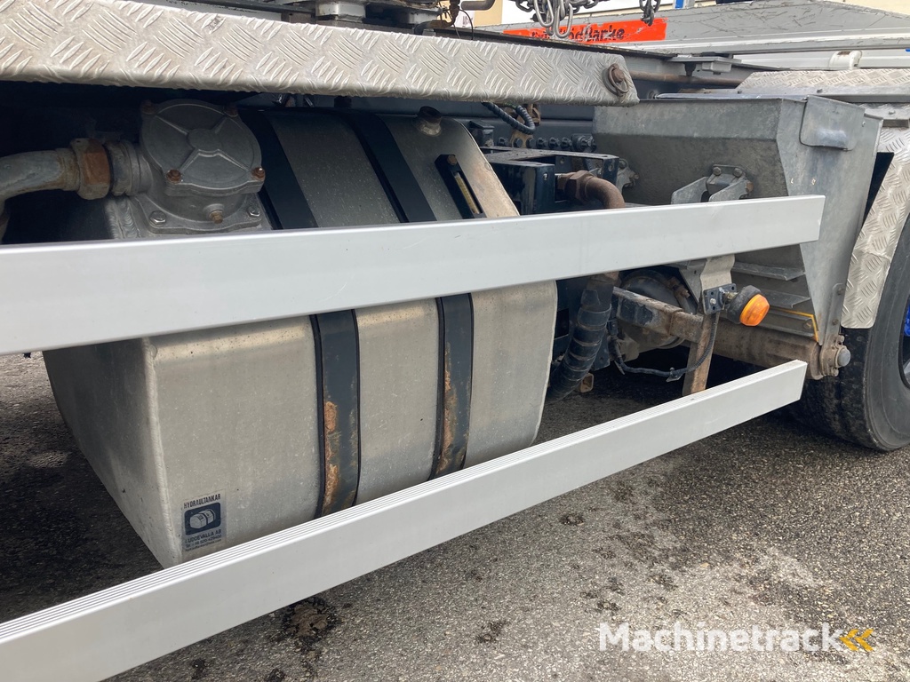 Mercedes-Benz ACTROS 2663 EURO 6 + 6x4 + FULL AIR + RETARDER + LOGLIFT CRANE