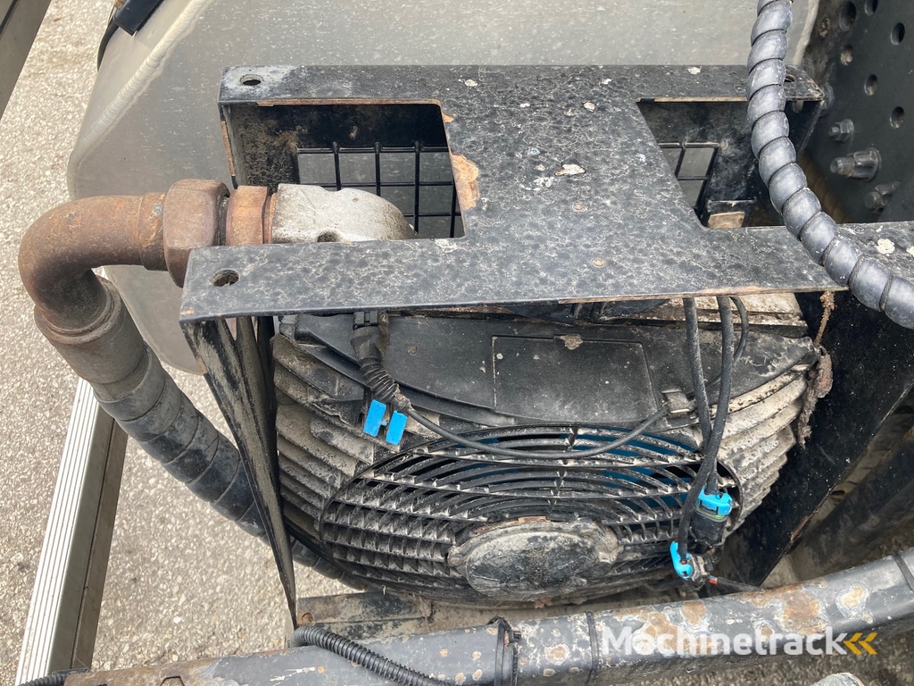 Mercedes-Benz ACTROS 2663 EURO 6 + 6x4 + FULL AIR + RETARDER + LOGLIFT CRANE