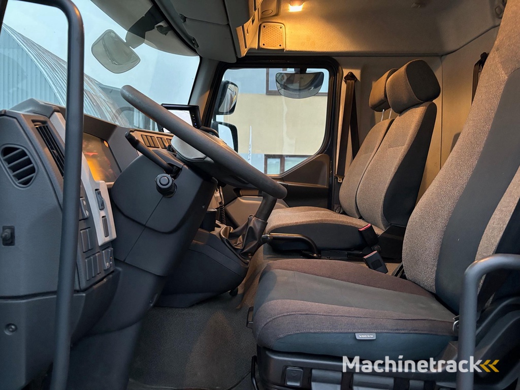 Volvo FL240 + MANUAL + LIFTING BOX