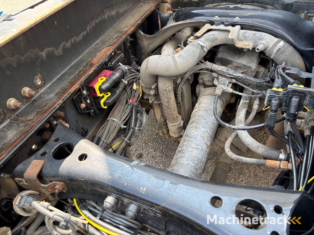 Scania R580 8X2*6 + RETARDER + PTO + ADR