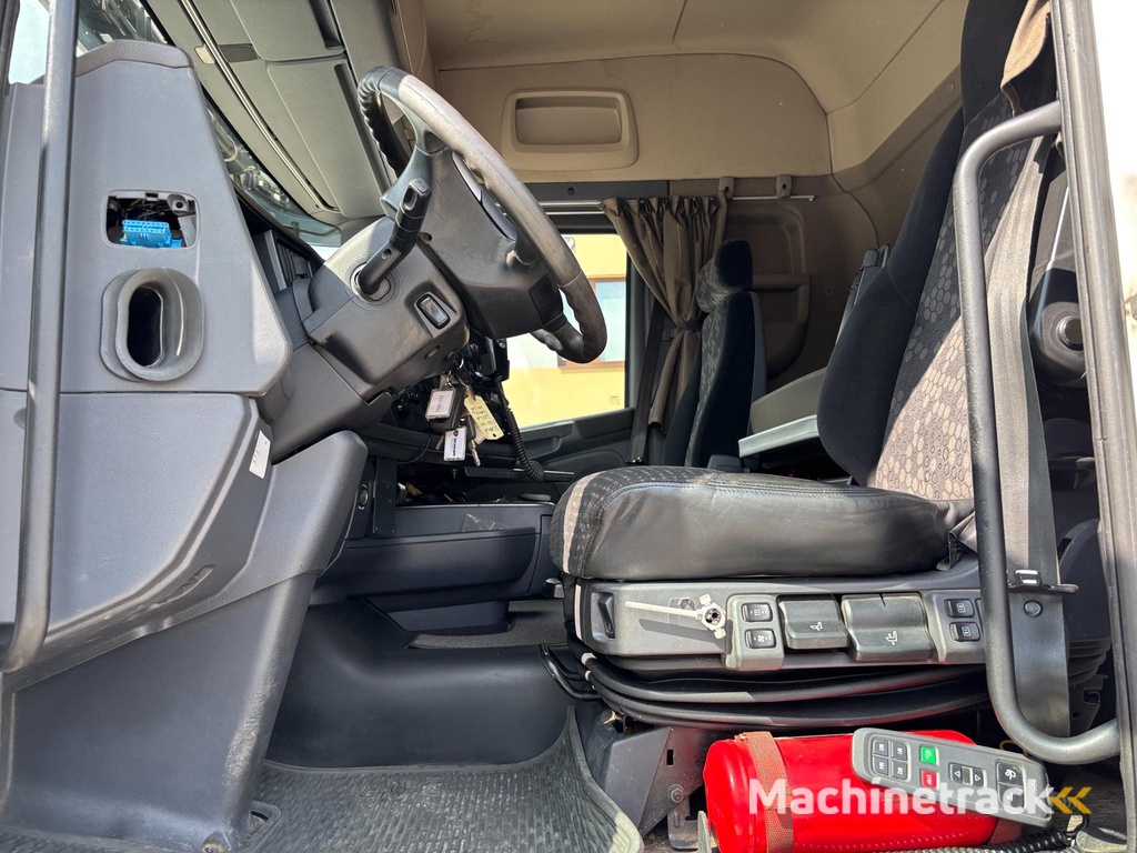 Scania R580 8X2*6 + RETARDER + PTO + ADR