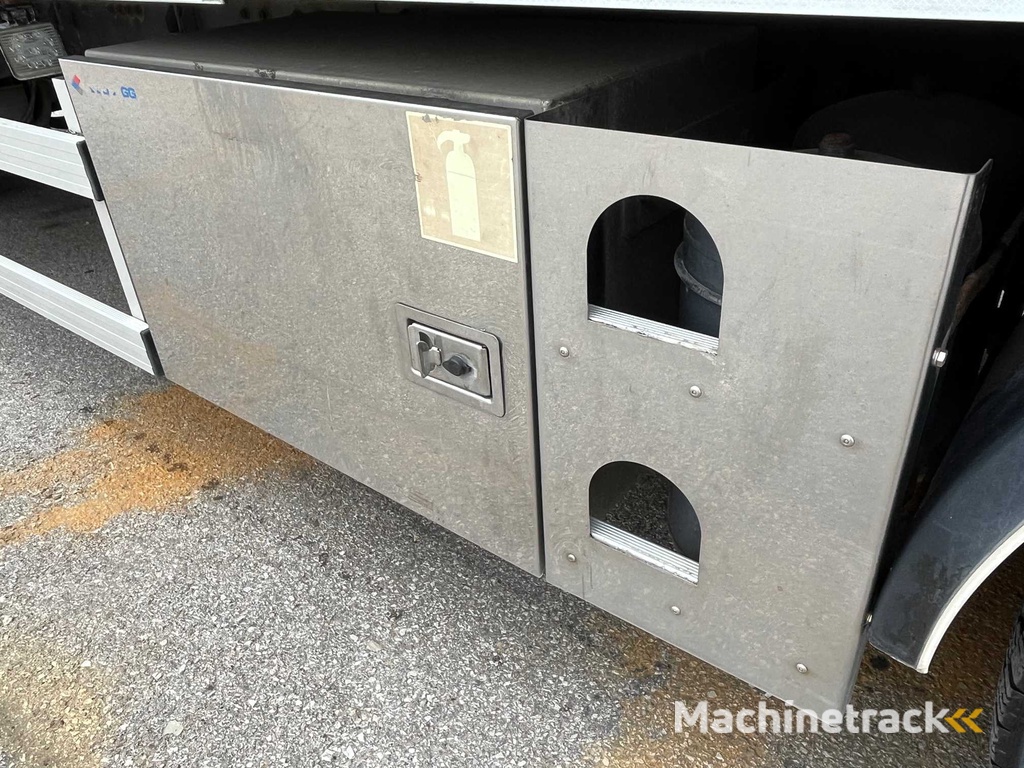 DAF CF75.360  6x2 EURO 5 + BOX HEATING + SIDE OPENING + LIFT ZEPRO