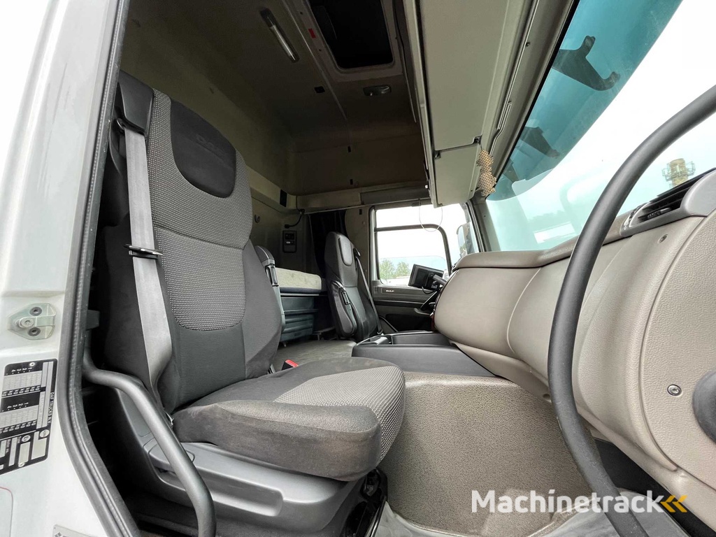 DAF CF75.360  6x2 EURO 5 + BOX HEATING + SIDE OPENING + LIFT ZEPRO