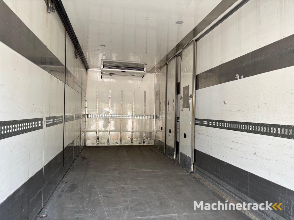 Volvo FM370 + SIDE OPENING + CARRIER SUPRA 1150