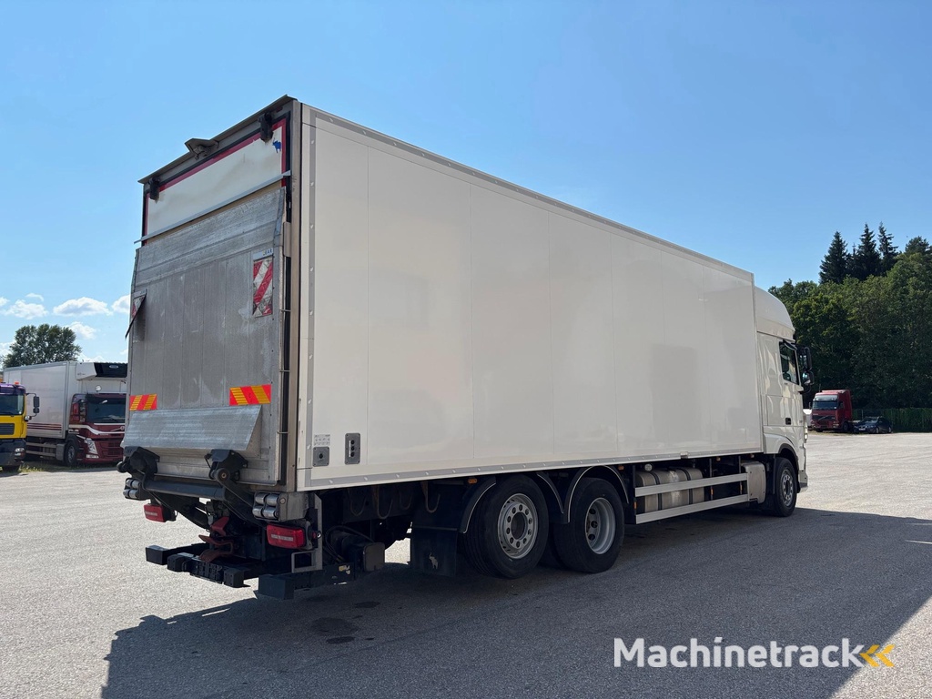 DAF XF530 6x2 + CARRIER SUPRA 1150U