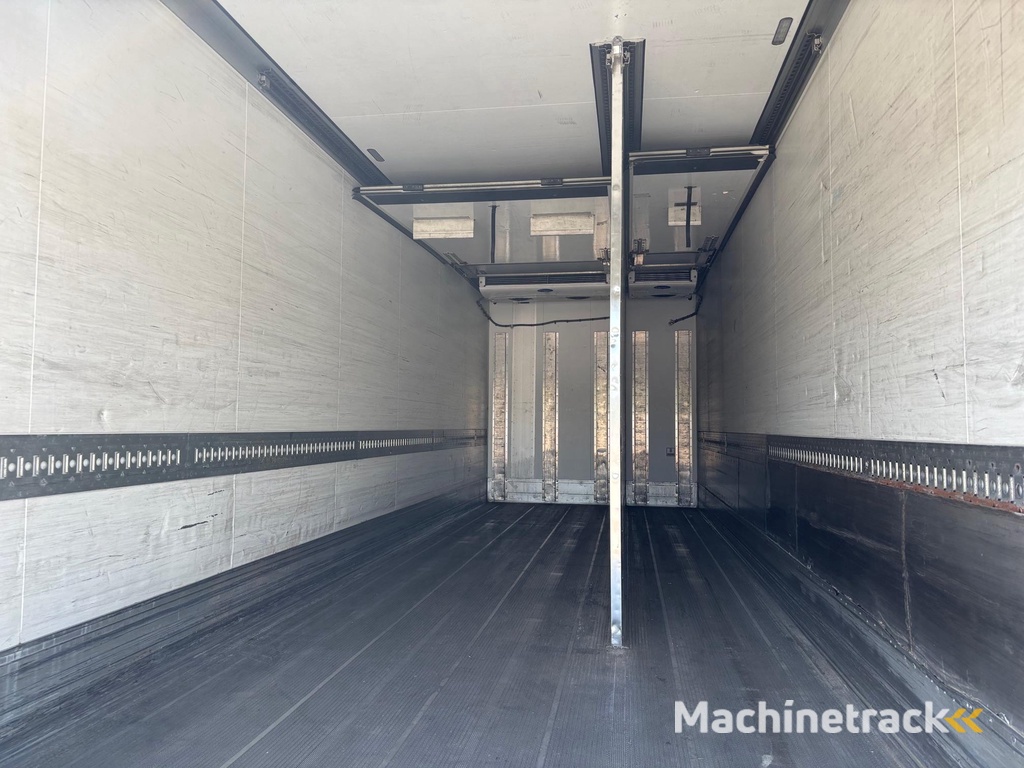 DAF XF530 6x2 + CARRIER SUPRA 1150U