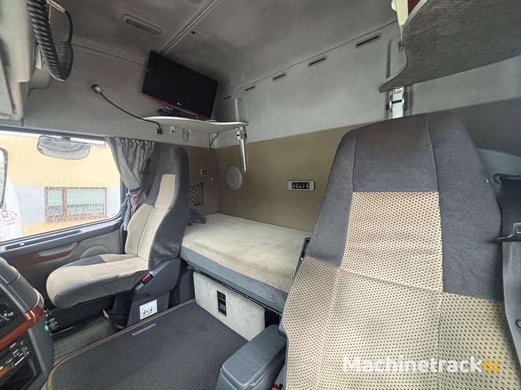 Volvo FH 6X2 + Pump + Crane readyness