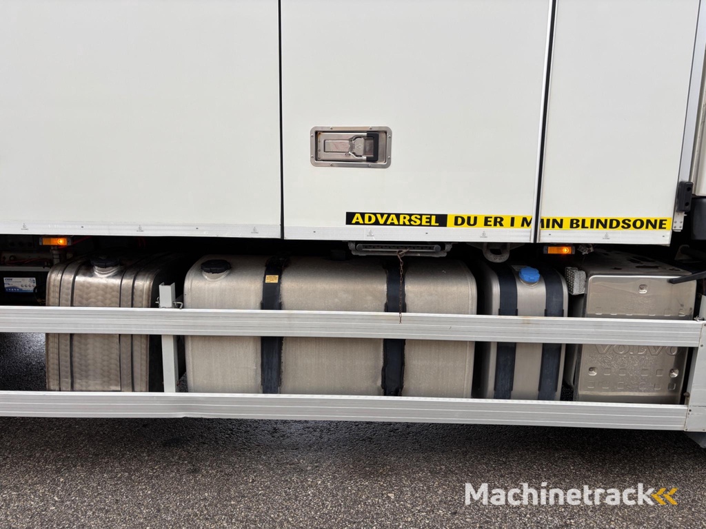 Volvo FM 450 6X2*4 EURO5 + CARRIER SUPRA 1250MT