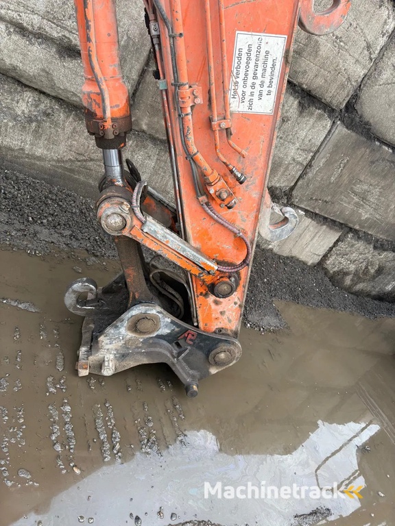 Hitachi ZX225USLC-5B