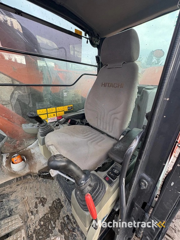 Hitachi ZX225USLC-5B