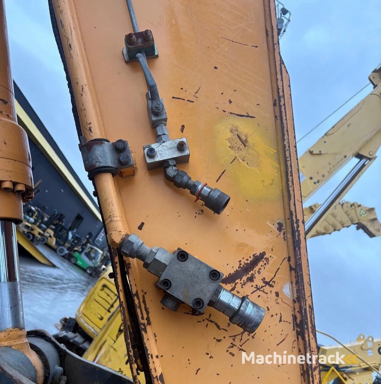 Hyundai Robex 235L CR-9