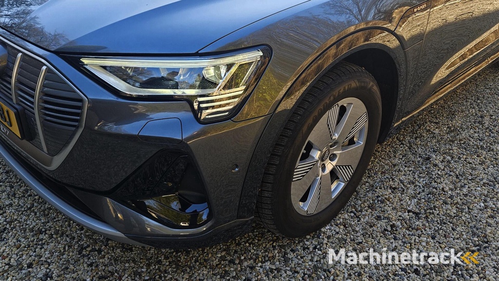 Audi e-tron Sportback 55 quattro Business edition 95 kWh  Met zomer 21 inch  en Wintervelgen 19 inch