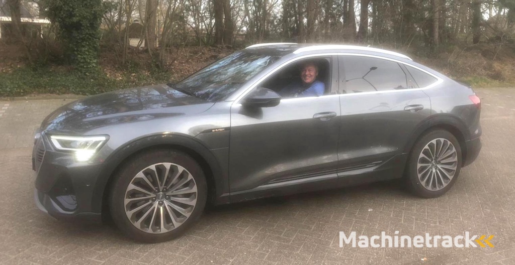 Audi e-tron Sportback 55 quattro Business edition 95 kWh  Met zomer 21 inch  en Wintervelgen 19 inch