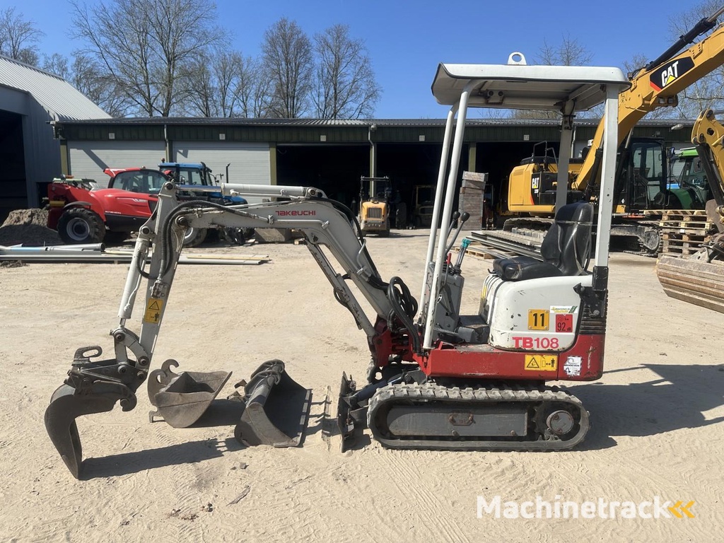 Takeuchi TB 108 3 buckets