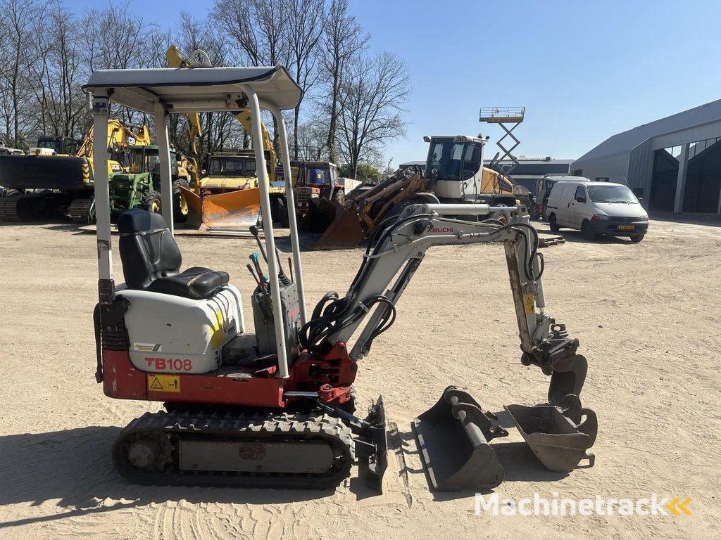 Takeuchi TB 108 3 buckets