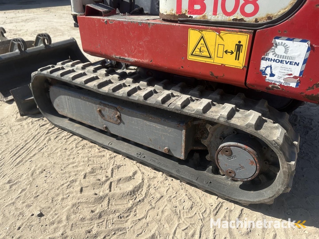Takeuchi TB 108 3 buckets