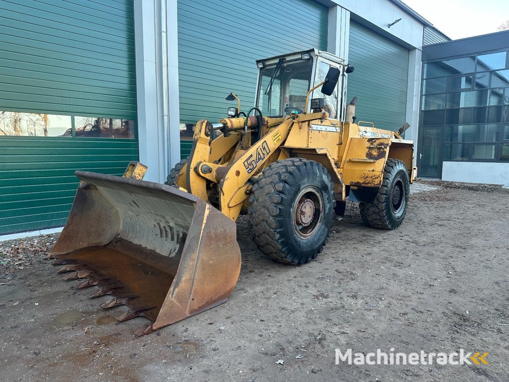Liebherr L541 Included spare wheels