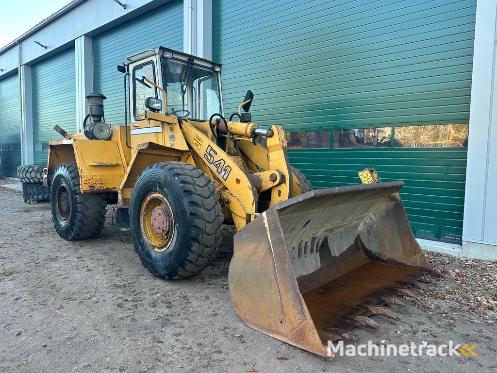 Liebherr L541 Included spare wheels